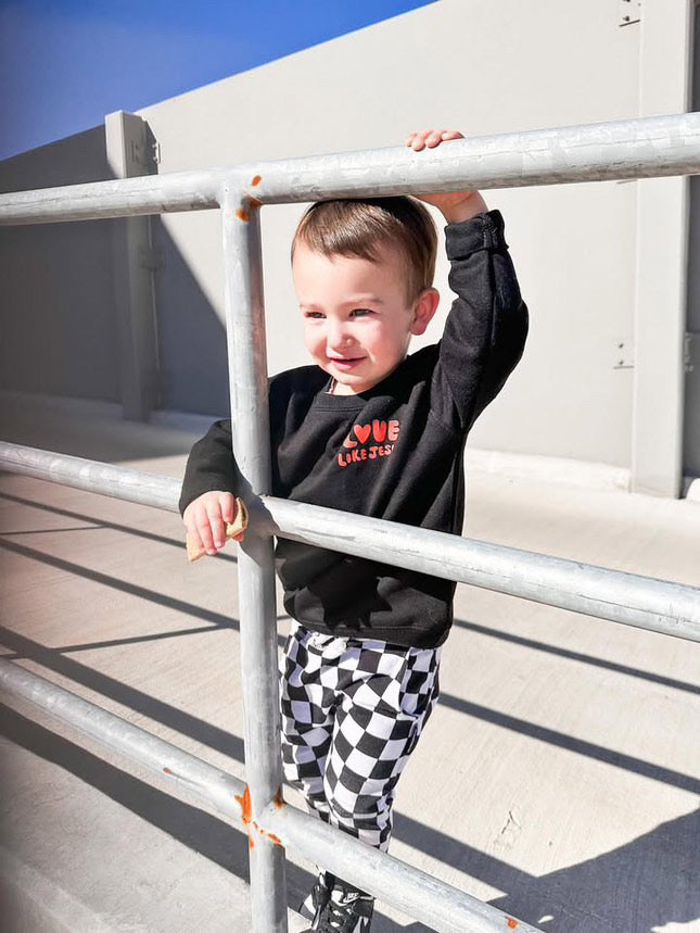 Spread the love-Crewneck